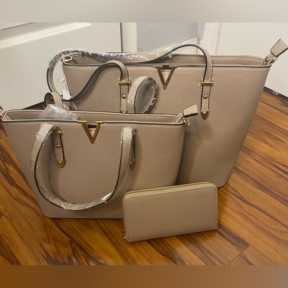NWT Tan Pebbled Tote Bag Set w/ Wallet